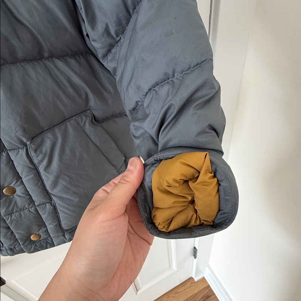 Patagonia Kids Two-Tone Gray Puffer Down Jacket (sz XS/5-6 yrs) - Picture 6 of 10